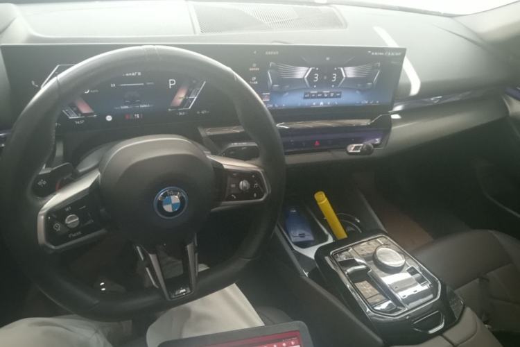 Used BMW i5 2024 eDrive 35L M Sport Package Center Console