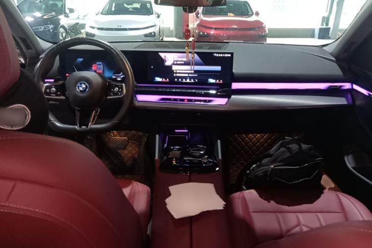 Used BMW i5 2024 eDrive 35L M Sport Package Center Console