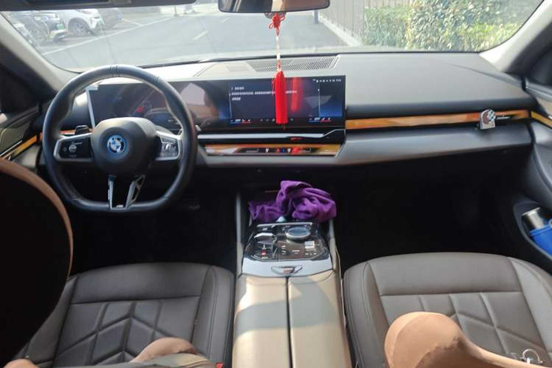 Used BMW i5 2024 eDrive 35L M Sport Package Center Console