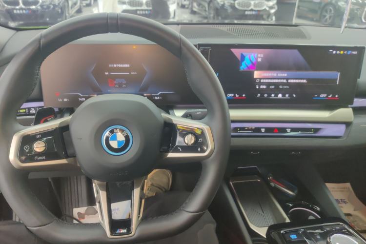 Used BMW i5 2024 eDrive 35L Luxury Package Center Console