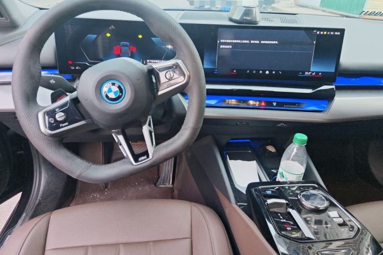 Used BMW i5 2024 eDrive 35L M Sport Package Center Console