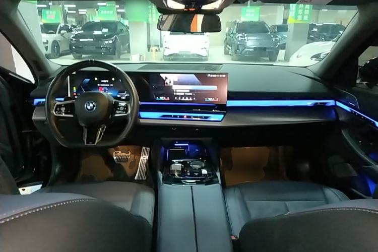 Used BMW i5 2024 eDrive 35L M Sport Package Center Console