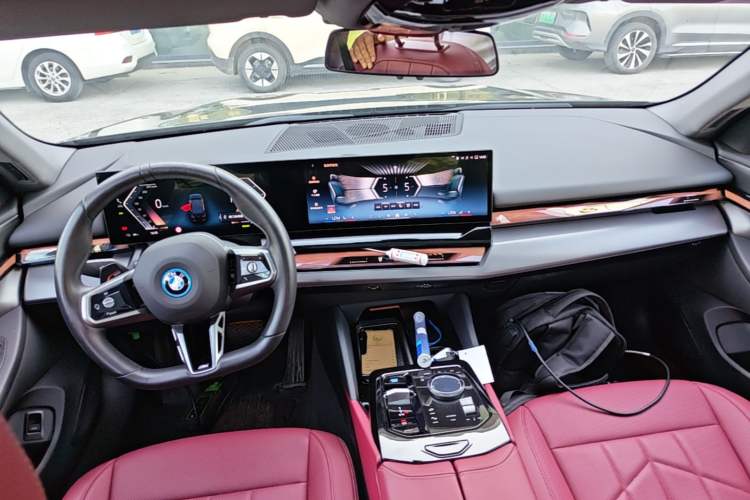 Used BMW i5 2024 eDrive 35L M Sport Package Center Console
