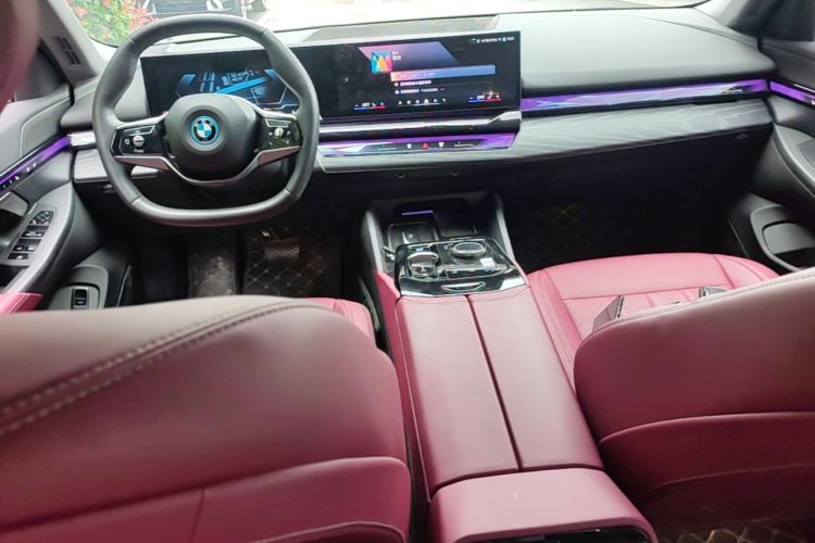 Used BMW i5 2024 eDrive 35L Luxury Package Center Console