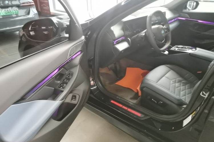 Used BMW i5 2024 eDrive 35L Prestige Luxury Package Driver Seat