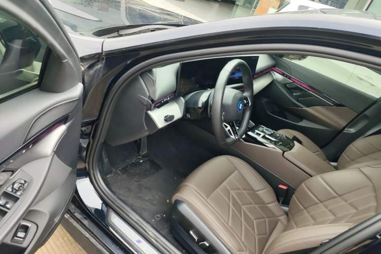 Used BMW i5 2024 eDrive 35L M Sport Package Driver Seat