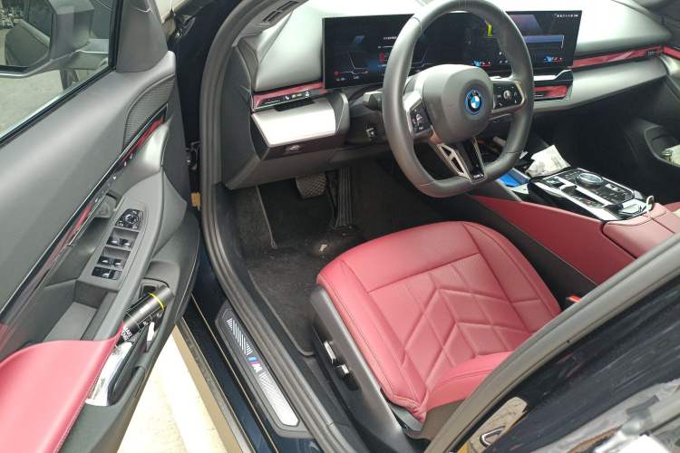 Used BMW i5 2024 eDrive 35L M Sport Package Driver Seat