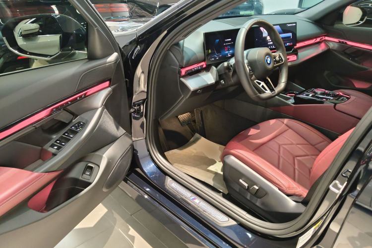 Used BMW i5 2024 eDrive 35L M Sport Package Driver Seat