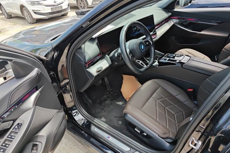 Used BMW i5 2024 eDrive 35L M Sport Package Driver Seat