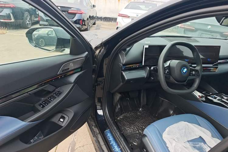 Used BMW i5 2024 eDrive 35L Prestige Luxury Package Driver Seat