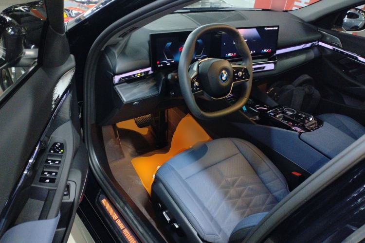 Used BMW i5 2024 eDrive 35L Prestige Luxury Package Driver Seat