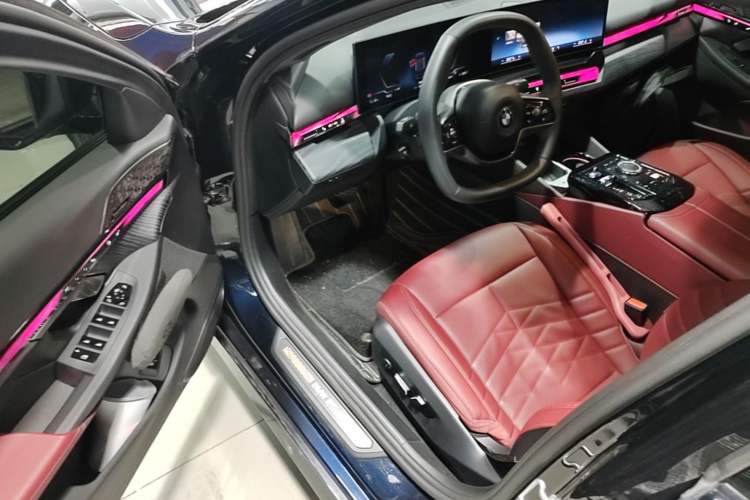 Used BMW i5 2024 eDrive 35L Prestige Luxury Package Driver Seat