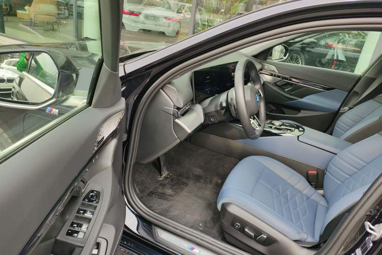 Used BMW i5 2024 eDrive 35L M Sport Package Driver Seat