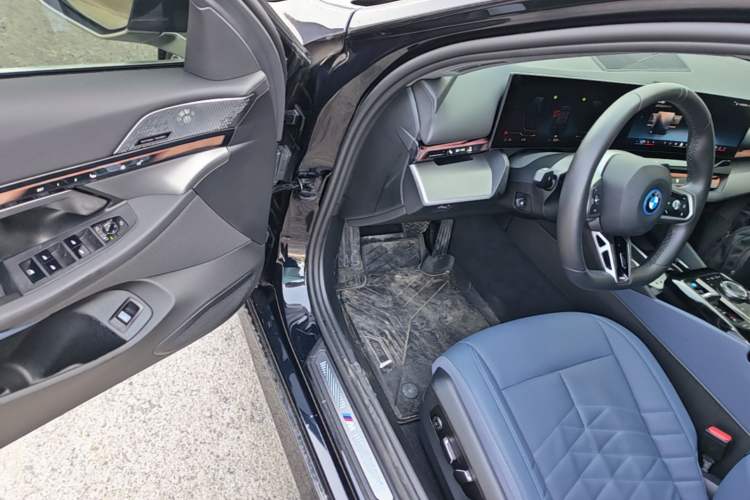 Used BMW i5 2024 eDrive 35L M Sport Package Driver Seat