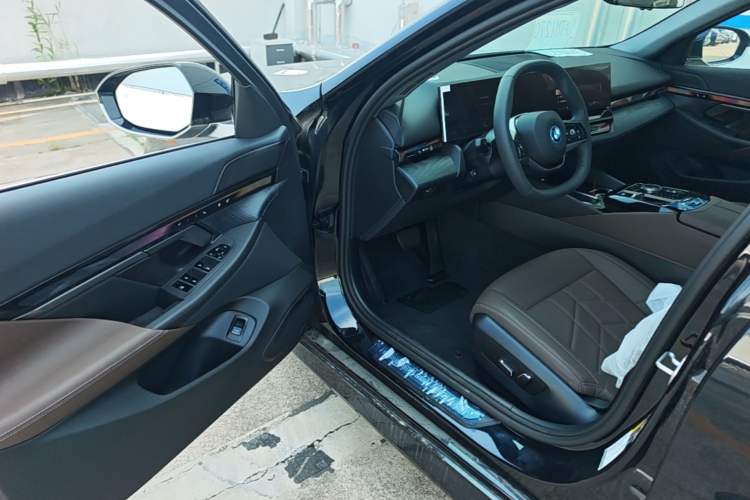 Used BMW i5 2024 eDrive 35L Luxury Package Driver Seat