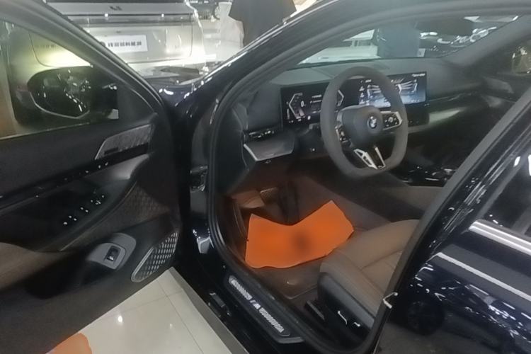 Used BMW i5 2024 eDrive 35L M Sport Package Driver Seat