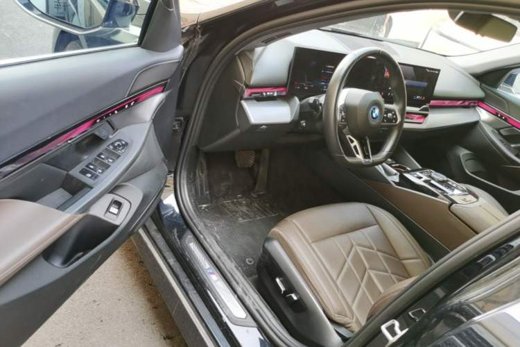 Used BMW i5 2024 eDrive 35L M Sport Package Driver Seat