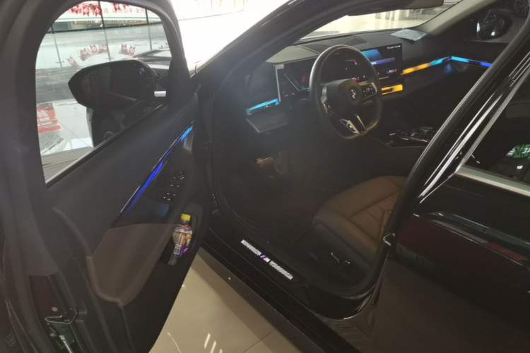 Used BMW i5 2024 eDrive 35L M Sport Package Driver Seat