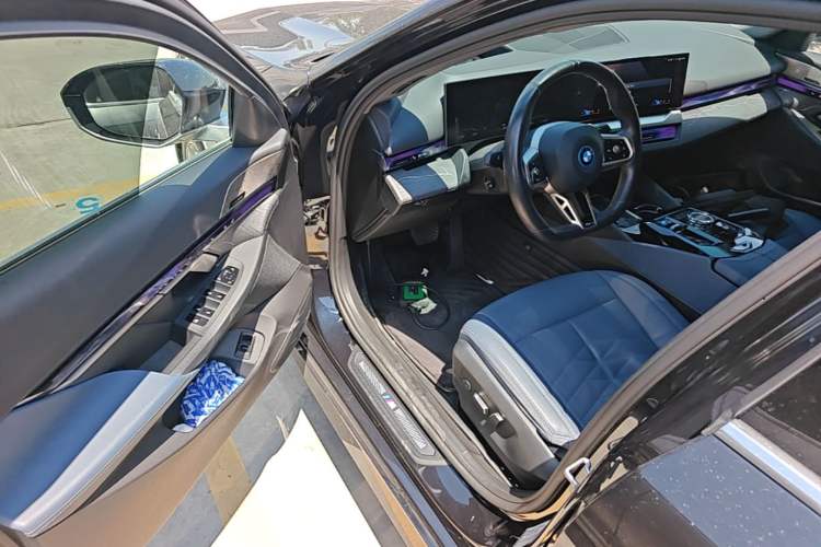 Used BMW i5 2024 eDrive 35L Luxury Model with M Sport Package Driver Seat