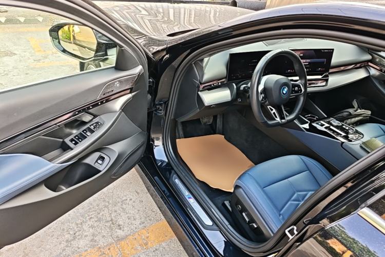 Used BMW i5 2024 eDrive 35L Luxury Model with M Sport Package Driver Seat