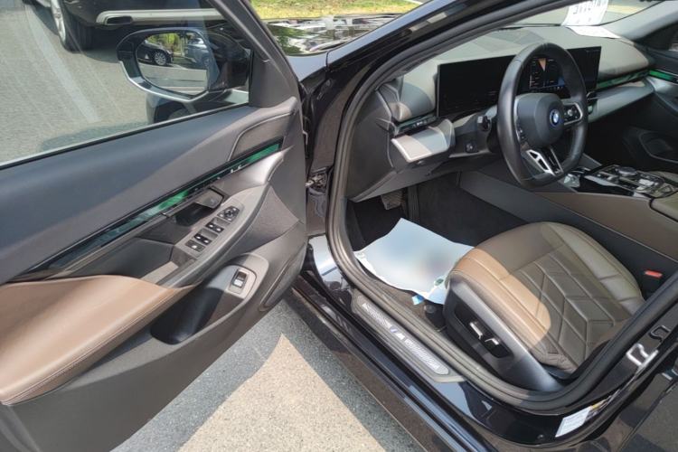 Used BMW i5 2024 eDrive 35L Luxury Package Driver Seat