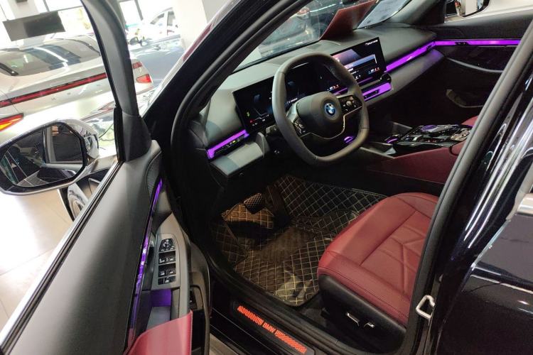 Used BMW i5 2024 eDrive 35L Luxury Package Driver Seat
