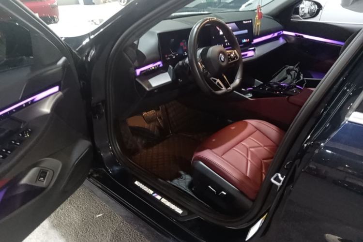 Used BMW i5 2024 eDrive 35L M Sport Package Driver Seat