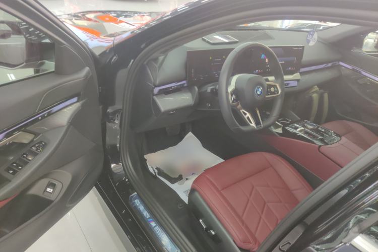 Used BMW i5 2024 eDrive 35L Luxury Package Driver Seat