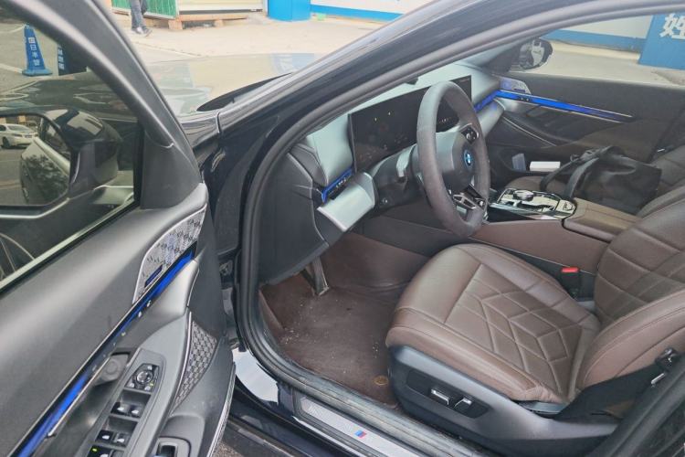 Used BMW i5 2024 eDrive 35L M Sport Package Driver Seat
