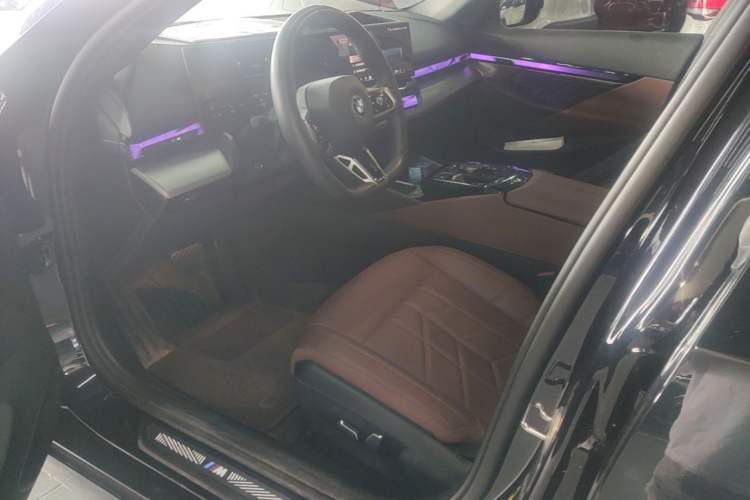 Used BMW i5 2024 eDrive 35L M Sport Package Driver Seat