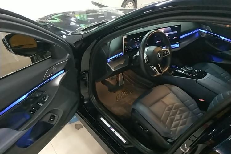 Used BMW i5 2024 eDrive 35L M Sport Package Driver Seat