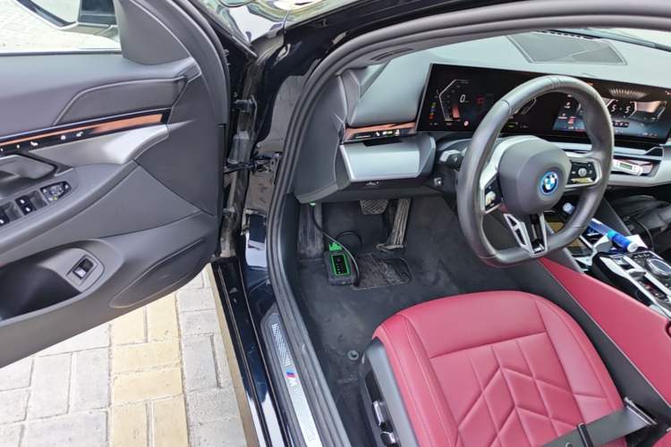 Used BMW i5 2024 eDrive 35L M Sport Package Driver Seat
