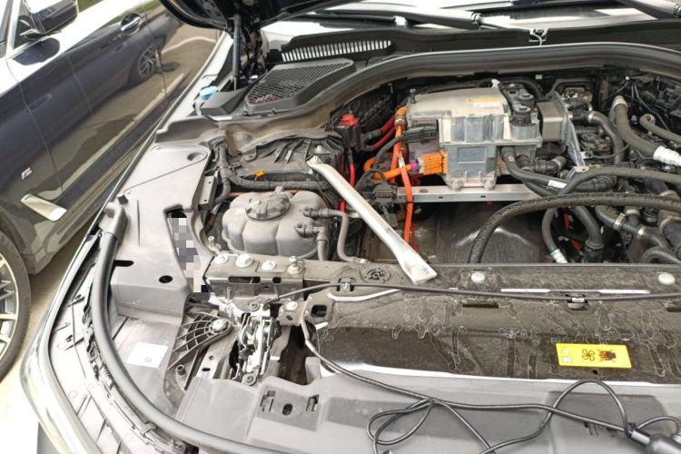 Used BMW i5 2024 eDrive 35L M Sport Package Engine Bay Right