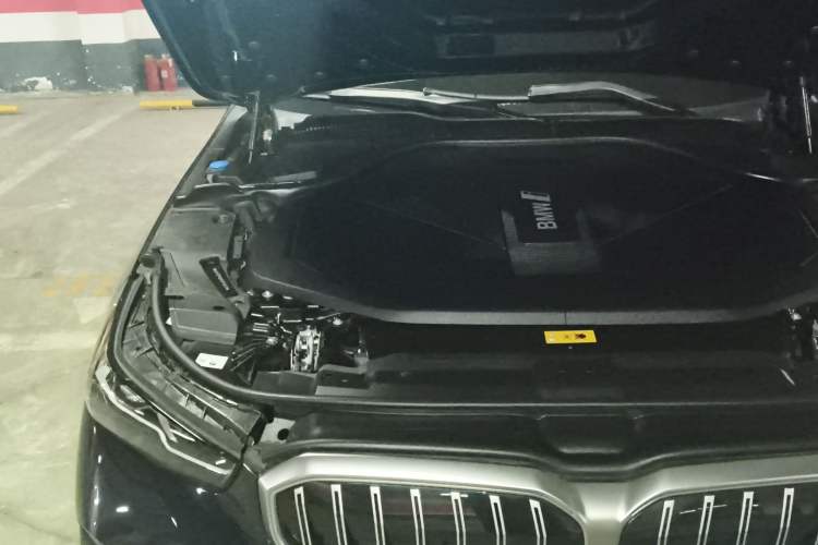 Used BMW i5 2024 eDrive 35L M Sport Package Engine Bay Right