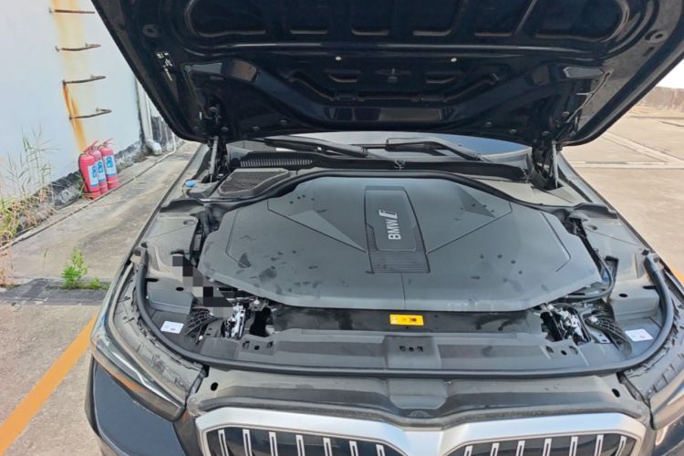 Used BMW i5 2024 eDrive 35L Luxury Package Engine Bay Right