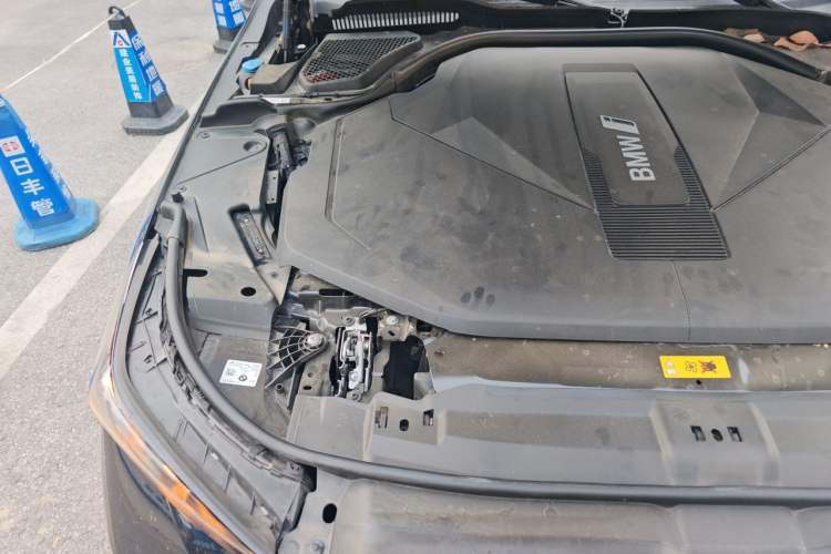 Used BMW i5 2024 eDrive 35L M Sport Package Engine Bay Right