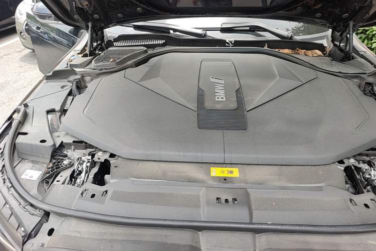 Used BMW i5 2024 eDrive 35L Luxury Package Engine Bay Right