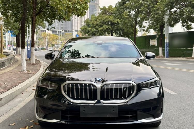 Used BMW i5 2024 eDrive 35L Prestige Luxury Package Exterior 10
