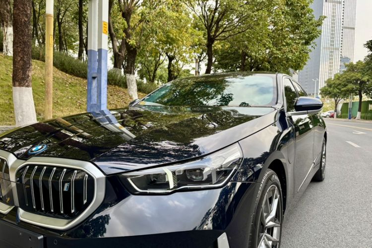 Used BMW i5 2024 eDrive 35L Prestige Luxury Package Exterior 12