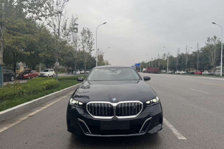 Used BMW i5 2024 eDrive 35L Luxury Model with M Sport Package Exterior 2