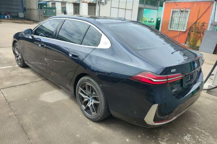 Used BMW i5 2024 eDrive 35L Luxury Package Exterior 2