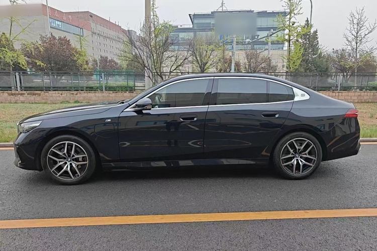 Used BMW i5 2024 eDrive 35L Luxury Model with M Sport Package Exterior 2