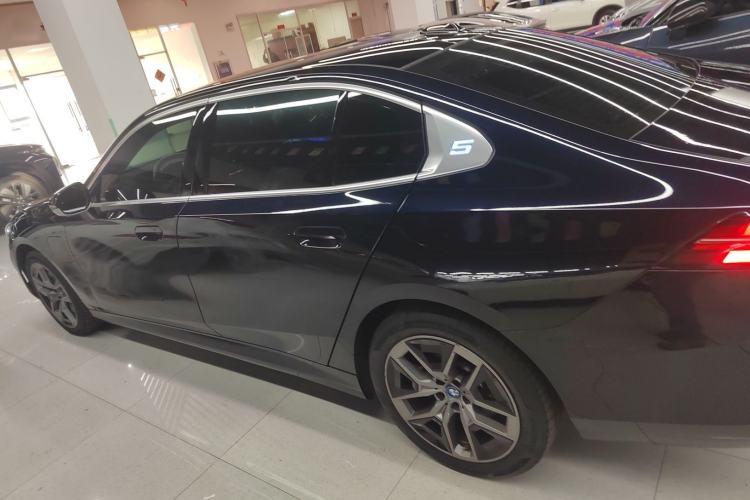 Used BMW i5 2024 eDrive 35L Luxury Package Exterior 3