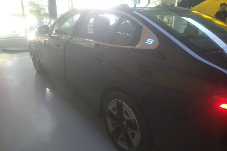 Used BMW i5 2024 eDrive 35L Prestige Luxury Package Exterior 3