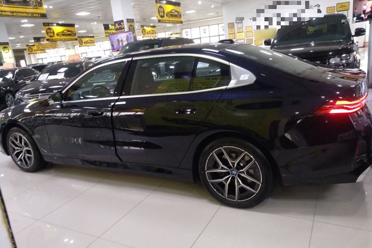 Used BMW i5 2024 eDrive 35L Luxury Model with M Sport Package Exterior 3
