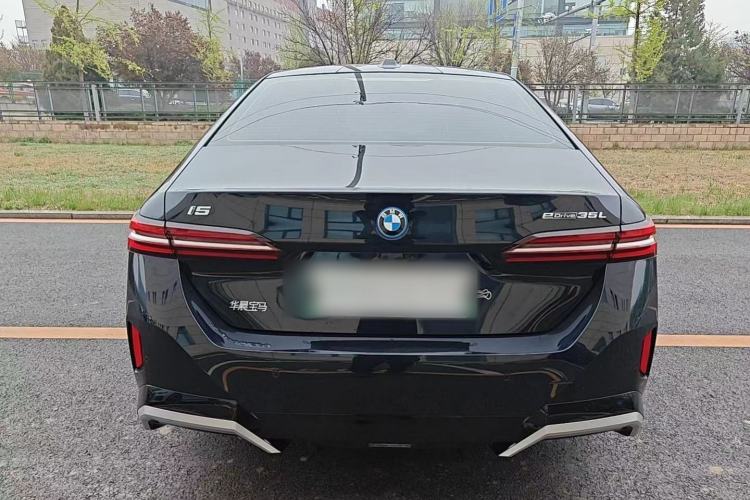 Used BMW i5 2024 eDrive 35L Luxury Model with M Sport Package Exterior 3