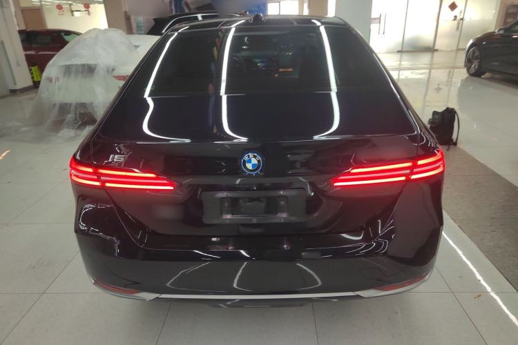 Used BMW i5 2024 eDrive 35L Luxury Package Exterior 4