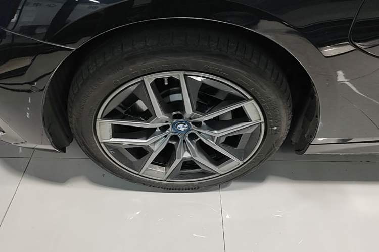 Used BMW i5 2024 eDrive 35L Prestige Luxury Package Exterior 4