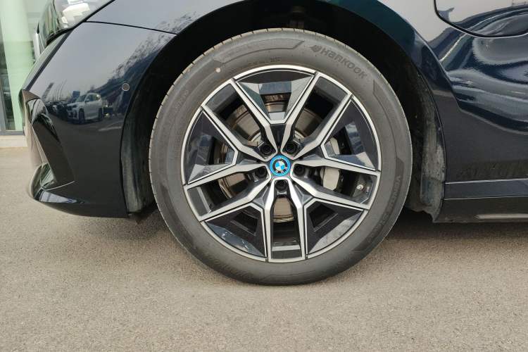 Used BMW i5 2024 eDrive 35L M Sport Package Exterior 4