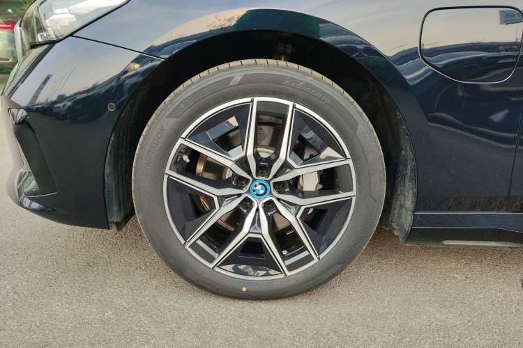 Used BMW i5 2024 eDrive 35L M Sport Package Exterior 4